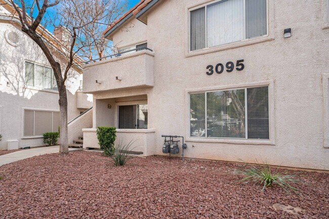 Building Photo - Cute downstairs condo unit with 2 bedrooms!