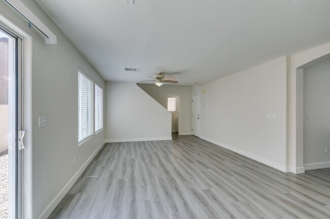 Building Photo - NEWLY UPDATED 4 BEDROOM HOME IN THE SOUTHWEST