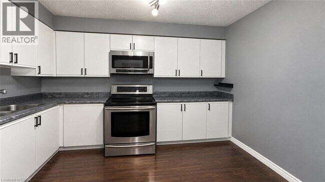 Building Photo - 55 Green Valley Dr