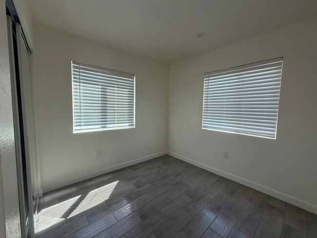 Foto del edificio - 66261 3rd St