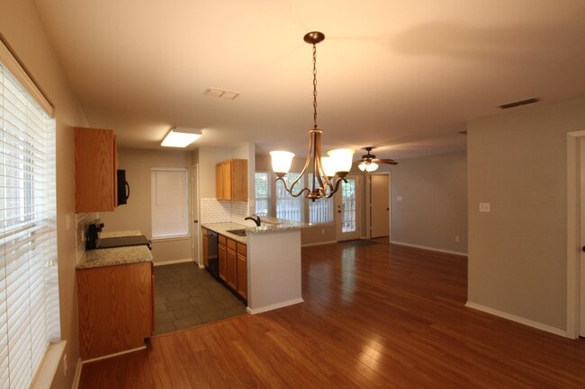 Foto del edificio - Coming Soon: 3 bedroom 2 bath home in The ...