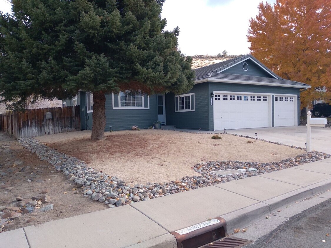 Primary Photo - Beautiful 3bd/2bth -3 car garage off of Lo...