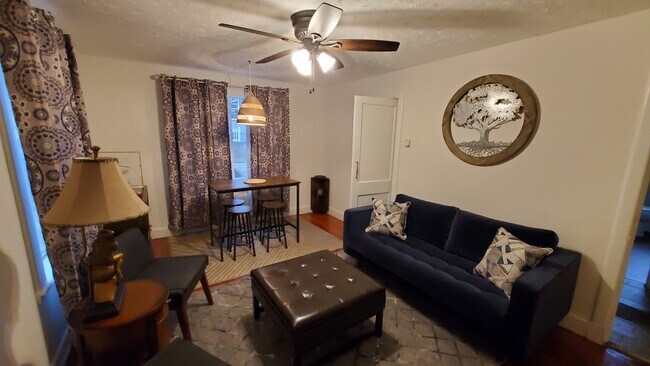 sala de estar y comedor - 174 Enota Ave NW