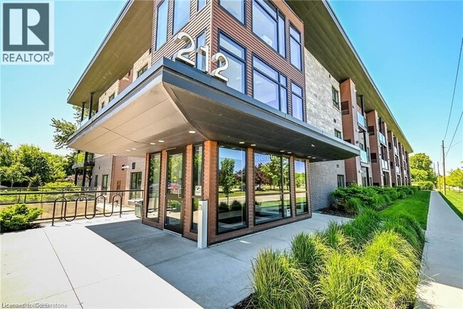 Building Photo - 212 Lakeport Rd