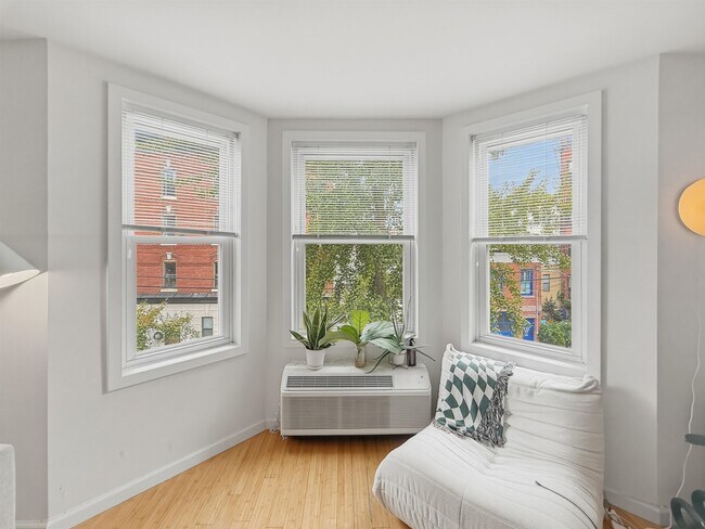 Foto del edificio - 242 Barrow St