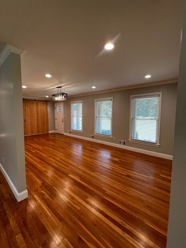 Building Photo - 578 Cambridge Dr