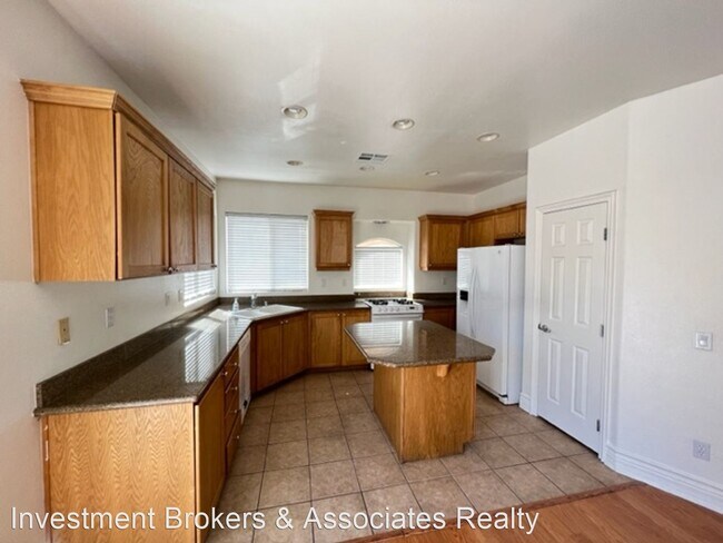Building Photo - 4 br, 2.5 bath House - 137 Water Hazard Lane