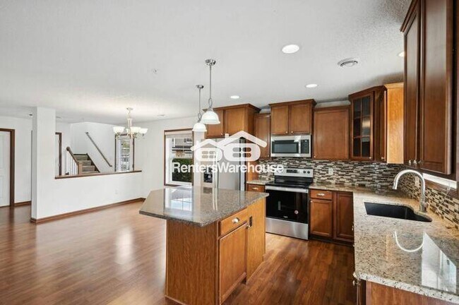Building Photo - Available July 1st - Beautiful 3 Bedroom Townhouse for Rent in Plymouth- Wayzata SD!!