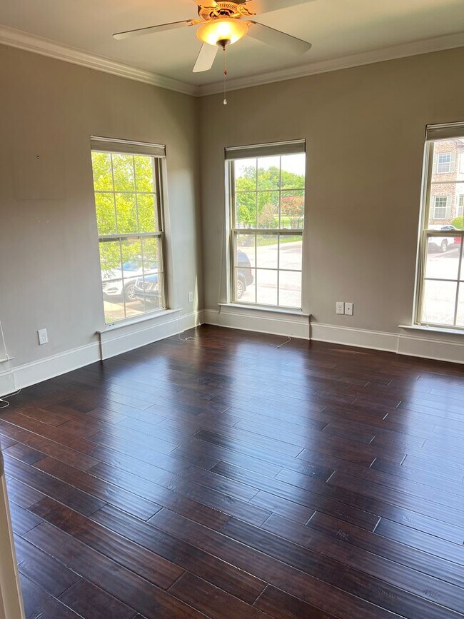 Foto del edificio - August 2026 - July 2027!!  3 BR 3 BA townhome 1 mile from UA campus