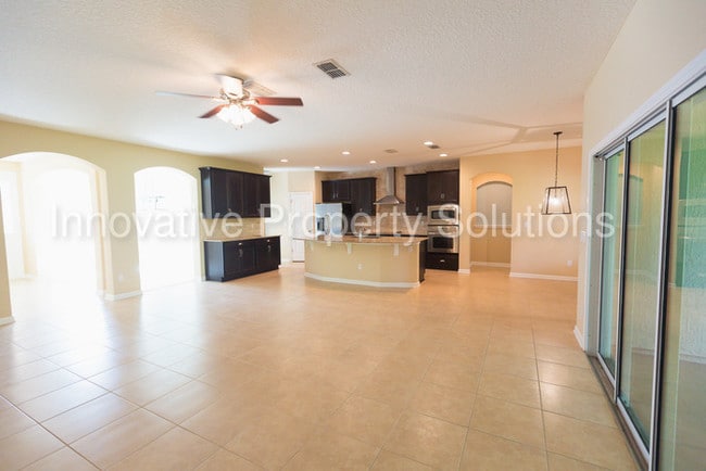 Building Photo - 166 Queen Victoria Ave