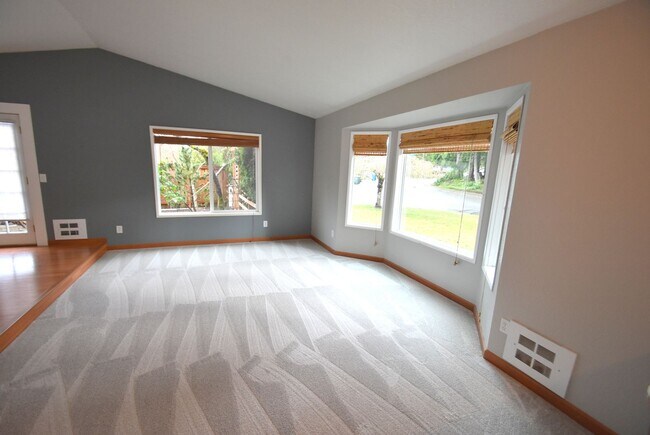 Building Photo - 3Bd/2.5Ba Edmonds House
