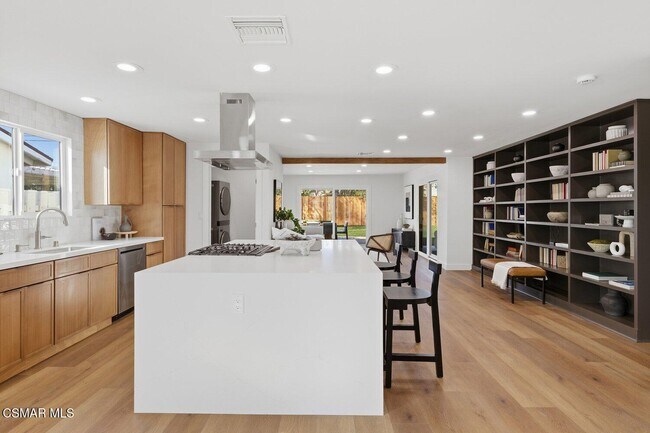 Foto del edificio - 6655 Lederer Ave