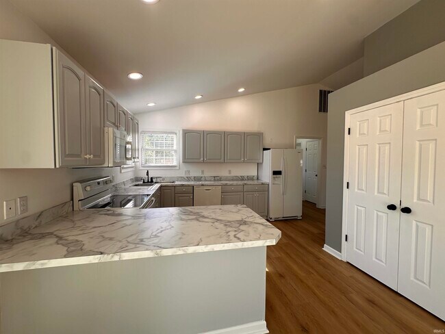 Foto del edificio - 8477 Countrywood Ct