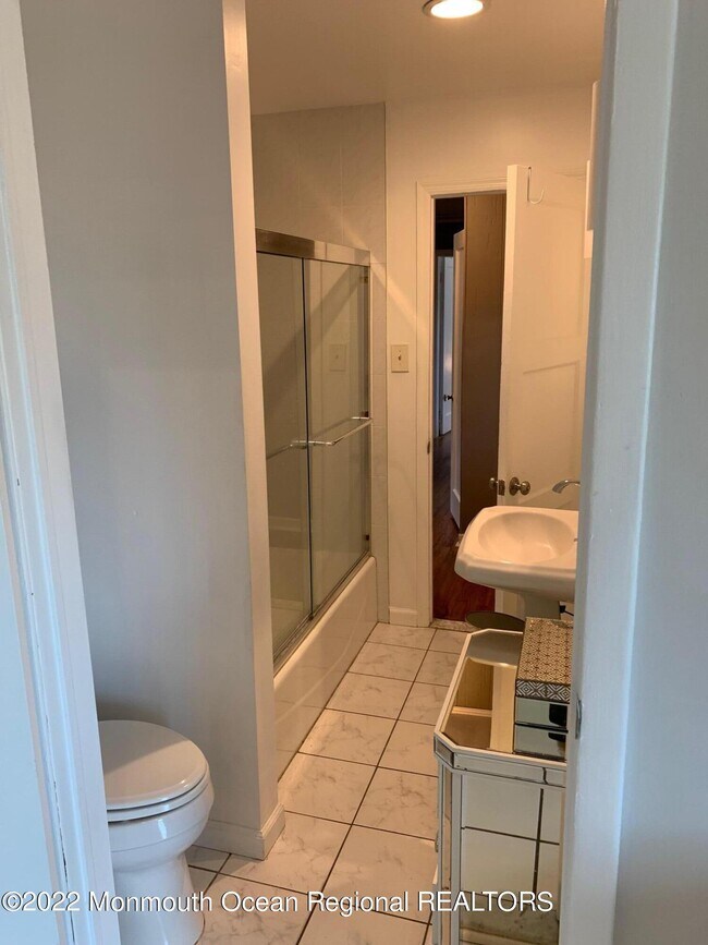 Foto del edificio - 64 Locust Ave