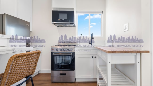 Building Photo - Homes on Constitution