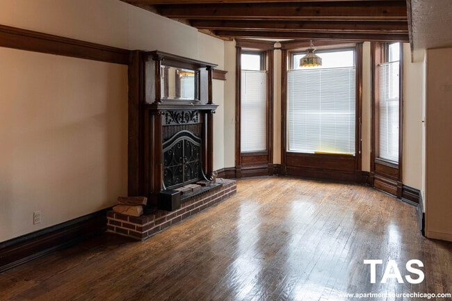 Building Photo - 1128 W Diversey Pky