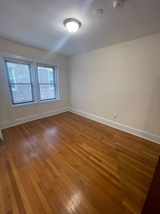 Building Photo - One Bedroom in Clean Elevator Building