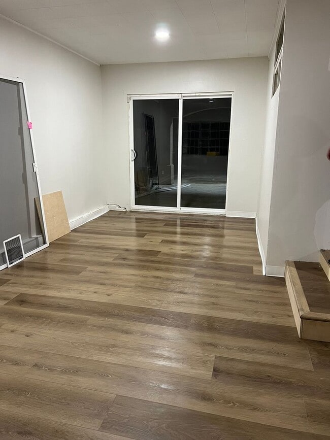 Building Photo - Dinuba Home! Coming Soon!