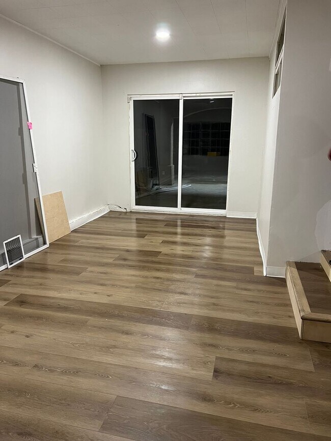 Foto del edificio - Dinuba Home! Coming Soon!