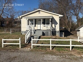 Building Photo - 616 Elm St