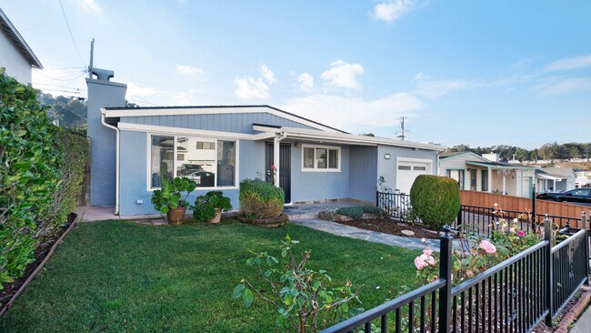 Building Photo - 230 Wicklow Dr