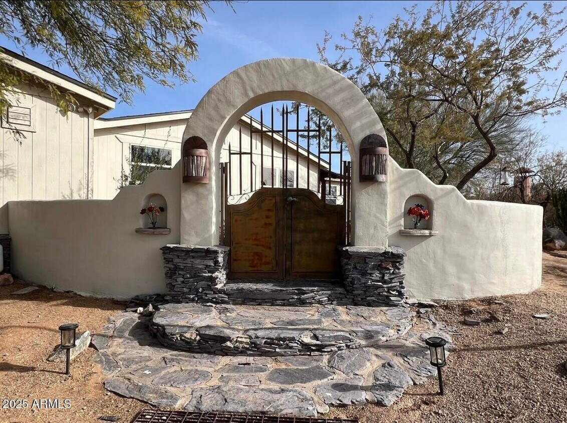 Foto principal - 5824 E Montgomery Rd