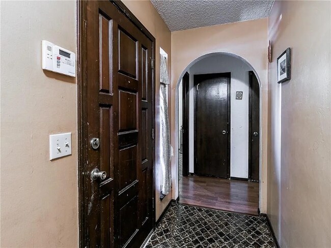 Building Photo - 8448 Crestline Dr
