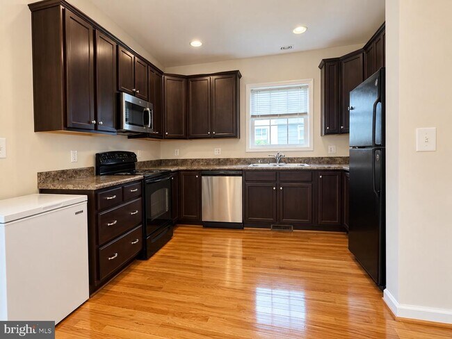 Foto del edificio - 1380 Timberwood Blvd