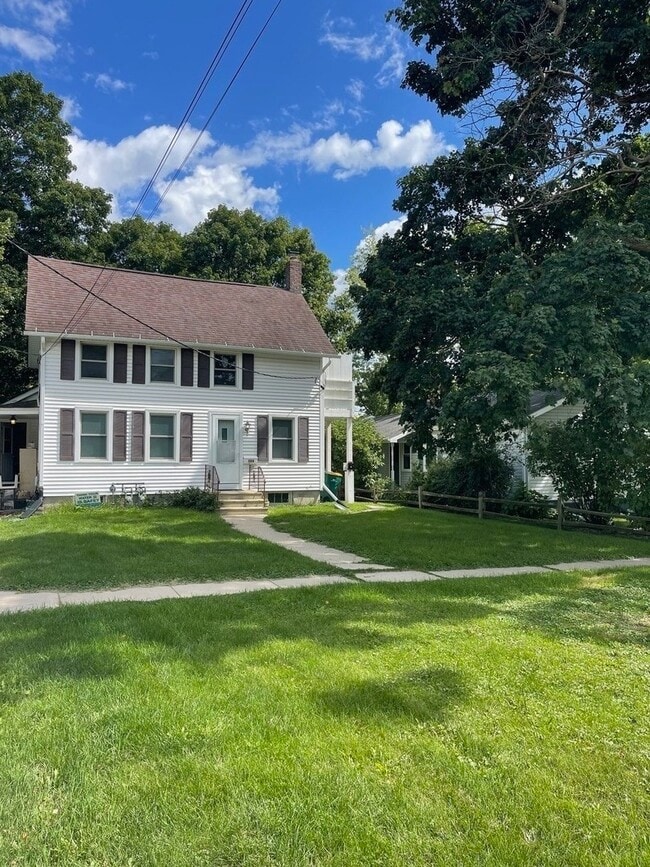 Foto del edificio - 326 1/2 S Walnut St