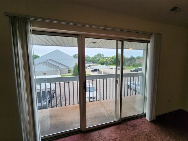 Foto del edificio - 15779 Canal Rd