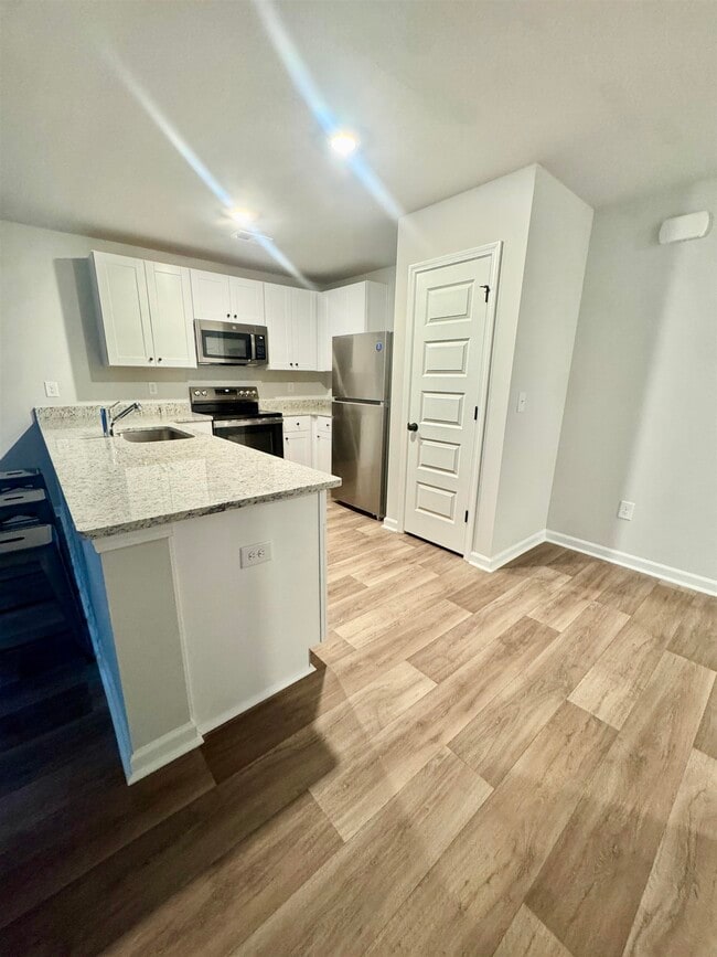 Building Photo - 1735 King Oaks Lp