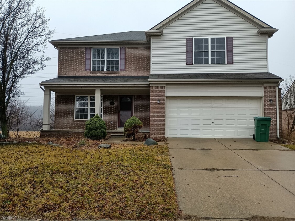 4 br, 2.5 bath House 13632 Country Walk House Rental in