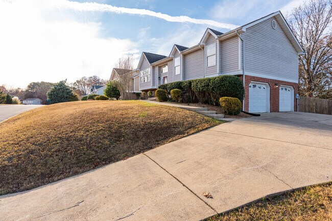 Foto del edificio - 7143 Tailwinds Dr