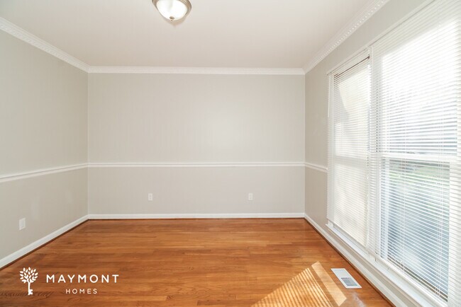 Foto del edificio - 121 Silvermill Rd