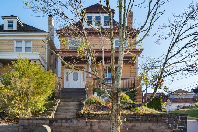 5 bed 1 bath - newly updated, tons of spac... - 5 bed 1 bath - newly updated, tons of spac... House