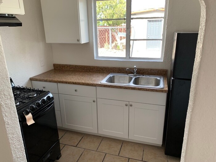 Primary Photo - 302 W. Flores Street #14