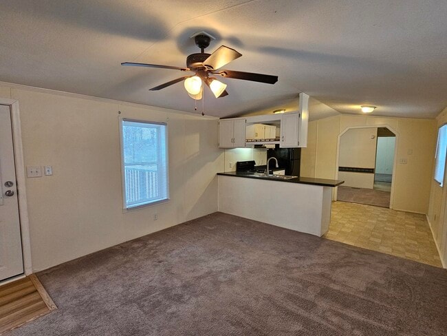 Building Photo - 16 Noble Ln