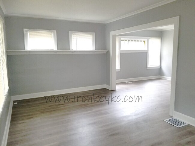 Foto del edificio - 2203 E 70th St