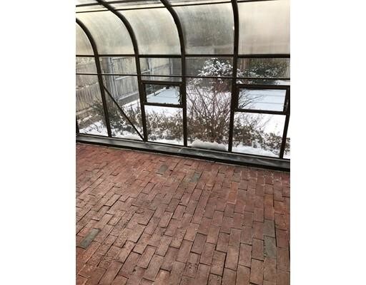 Foto del edificio - 88 Degaris Ave