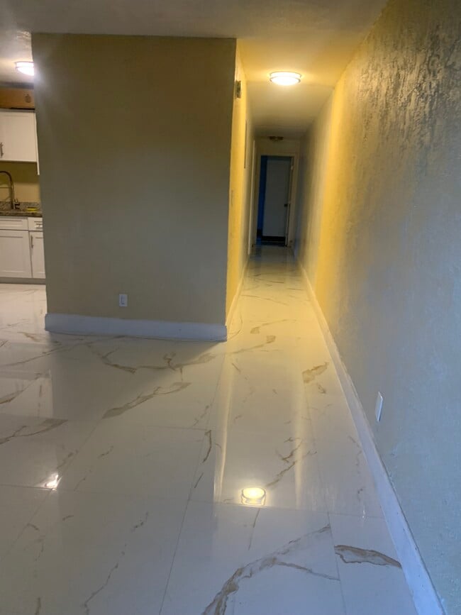 Foto del edificio - 3000 NW 11th St
