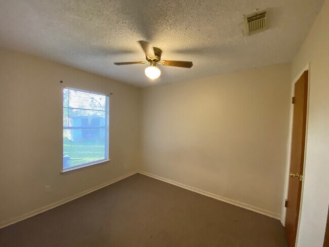 Building Photo - 59 Fern Ct