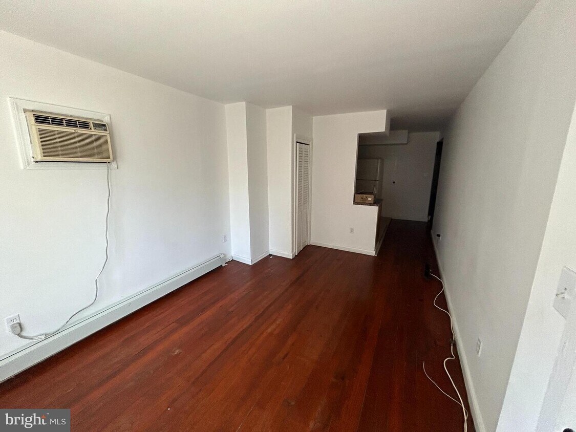 1819 Bainbridge St Unit 1, Philadelphia, PA 19146 Room for Rent in