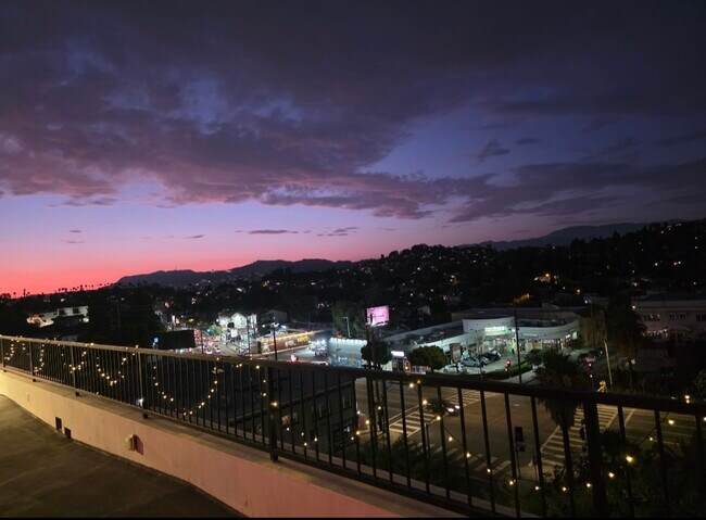 Vista nocturna desde la azotea del lago Silver - The Coronado
