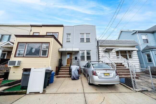 Foto del edificio - 67A Columbia Ave