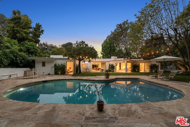 Building Photo - 9451 Hidden Valley Pl