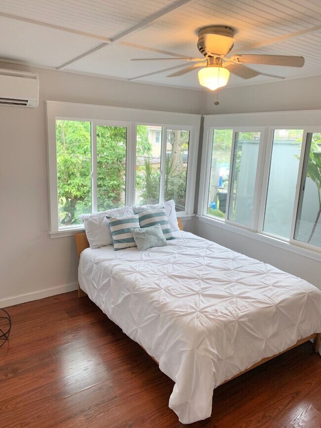 Foto del edificio - 240 Maluniu Ave