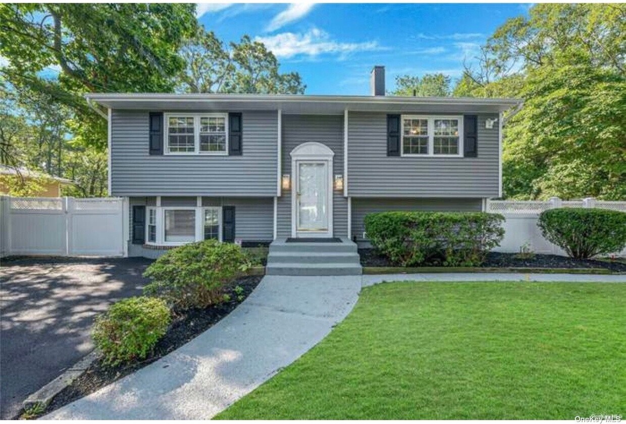 4 Wolf hollow Rd, Centereach, NY 11720 House Rental in Centereach, NY