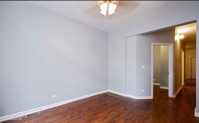 Building Photo - 7524 S Ellis Ave