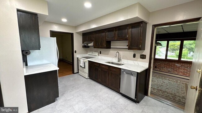 Foto del edificio - 5157 Bonnie Acres Dr