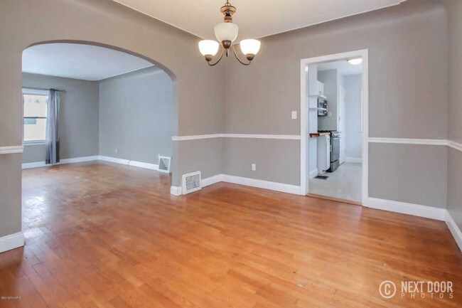 Foto del edificio - 1319 Diamond Ave NE